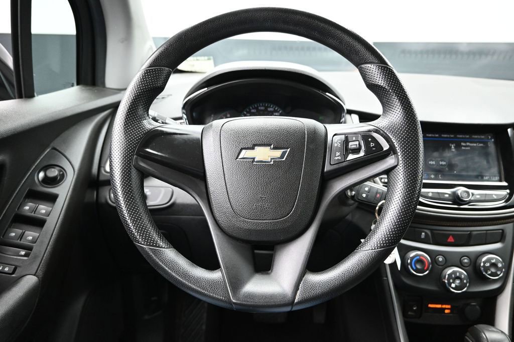 Used 2018 Chevrolet Trax LS FWD image 25