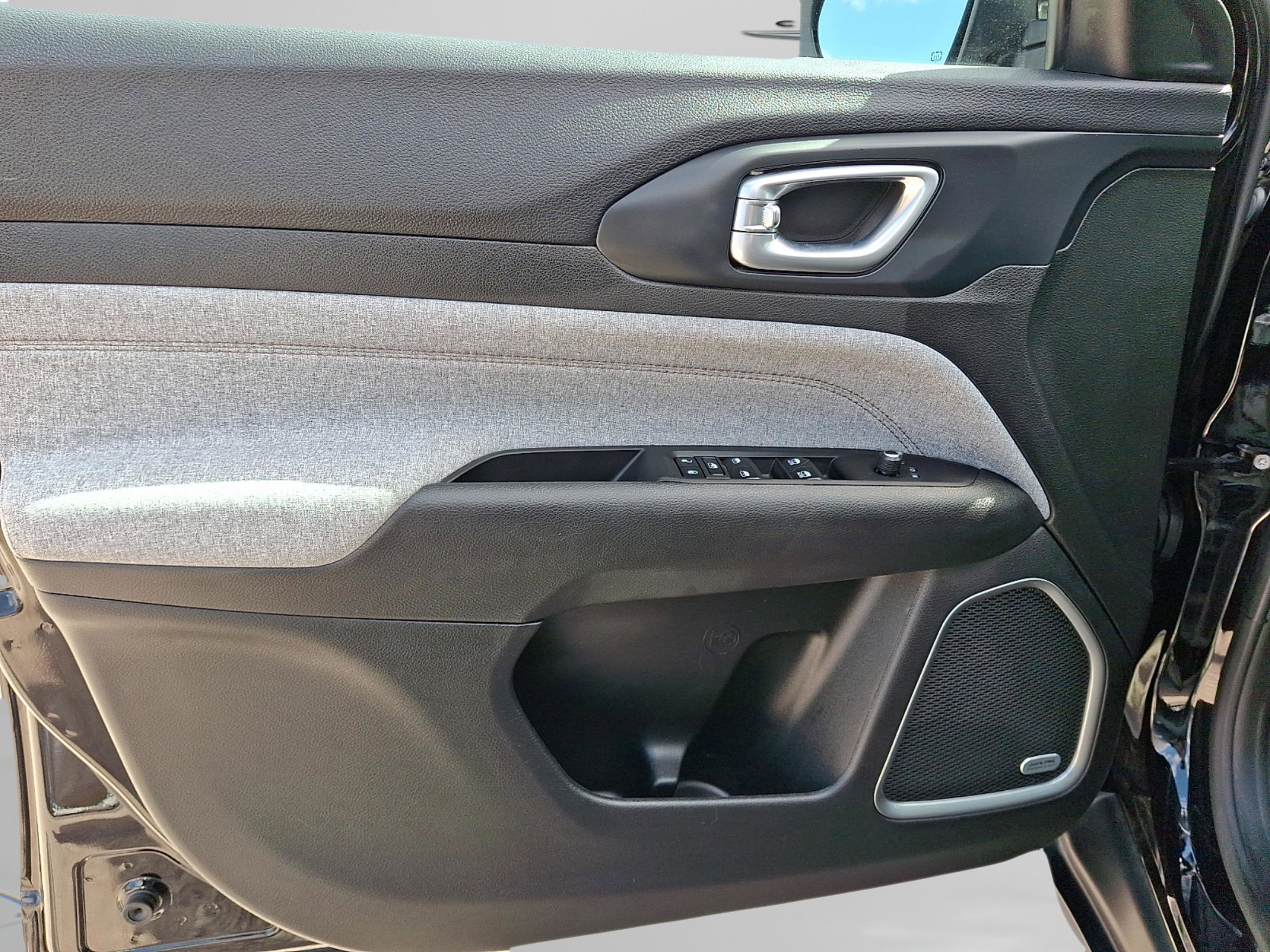 Certified 2023 Jeep Compass Latitude w/ Sun and Sound Group image 14