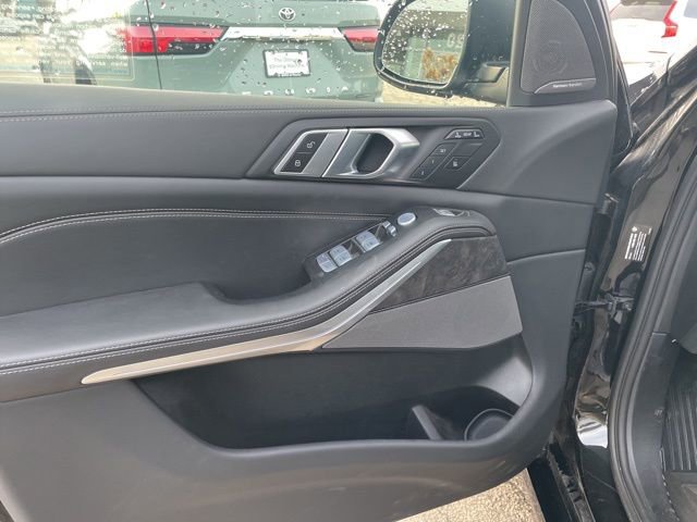 Used 2024 BMW X7 xDrive40i w/ Premium Package image 12