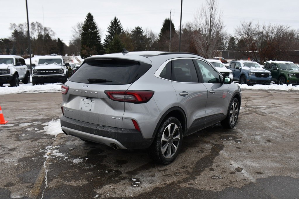 Used 2024 Ford Escape Platinum image 6