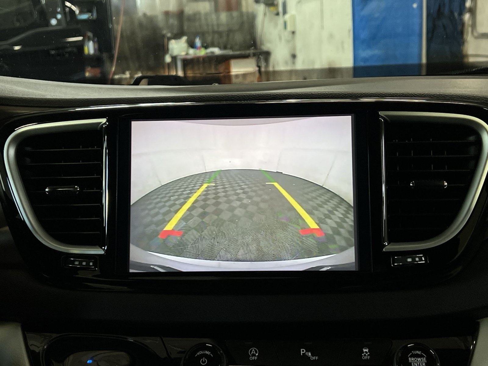 Used 2022 Chrysler Voyager LX FWD image 19