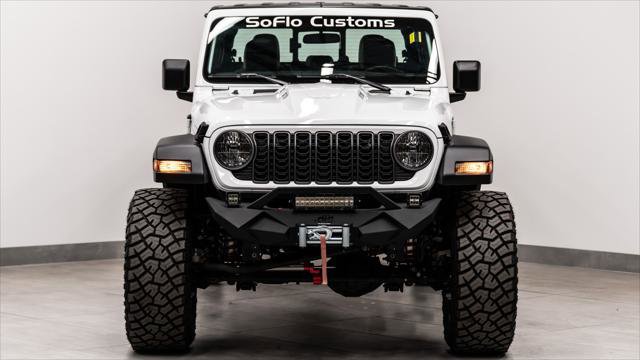 Used 2025 Jeep Gladiator Sport AWD/4WD image 4