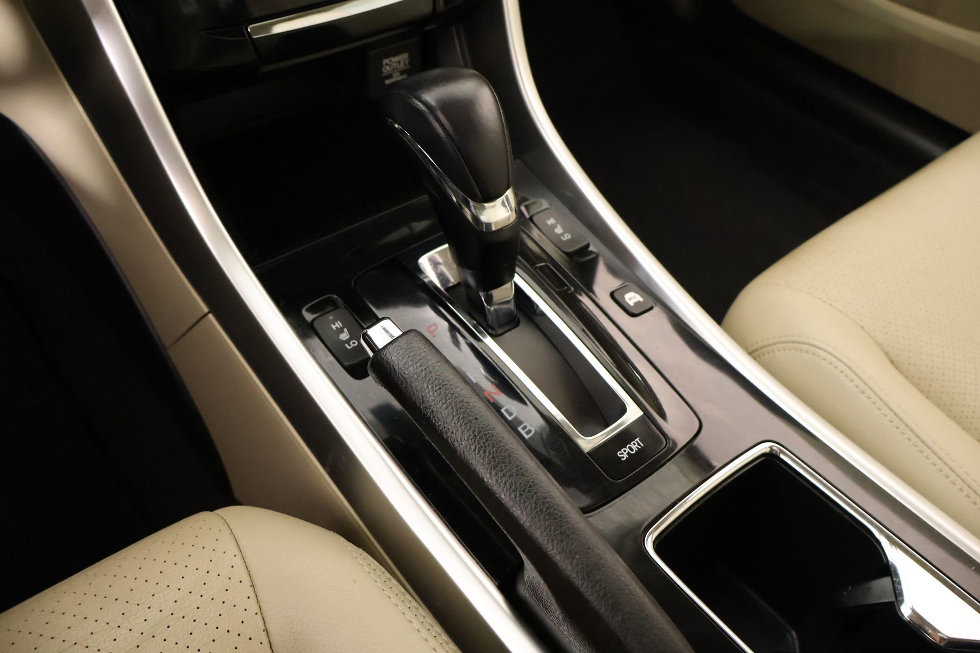 Used 2017 Honda Accord Touring image 9