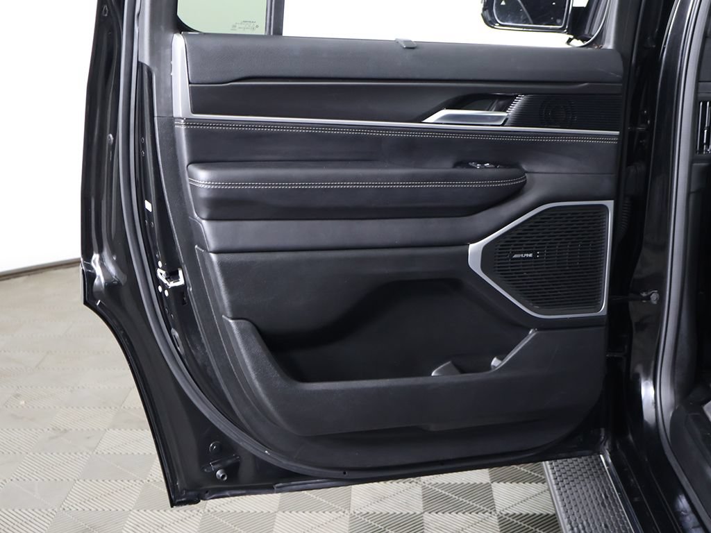 Used 2023 Jeep Wagoneer 4WD w/ Premium Group I image 31