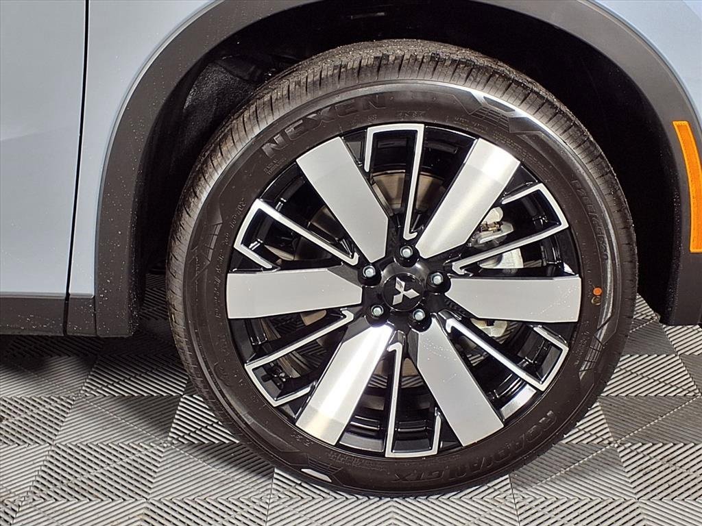 New 2025 Mitsubishi Outlander SE image 27