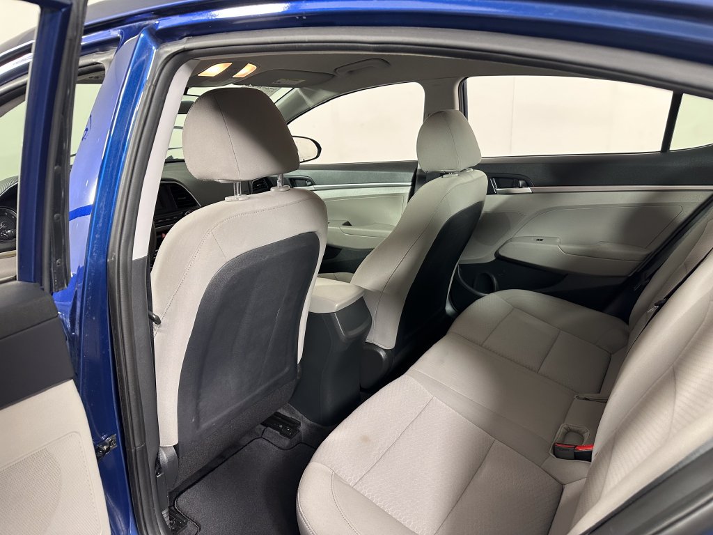 Used 2020 Hyundai Elantra SE FWD image 21
