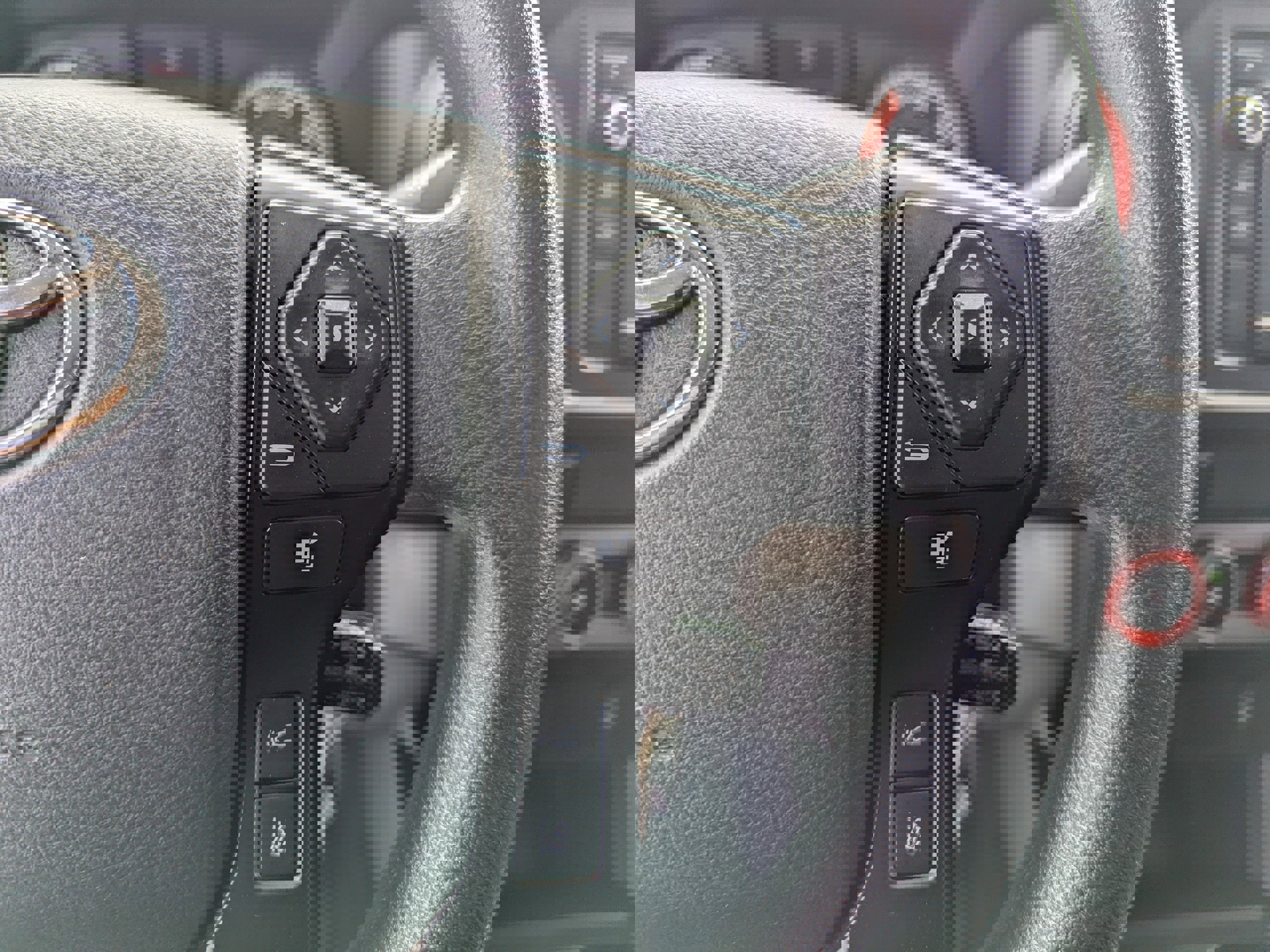 Used 2018 Toyota Tacoma SR image 16