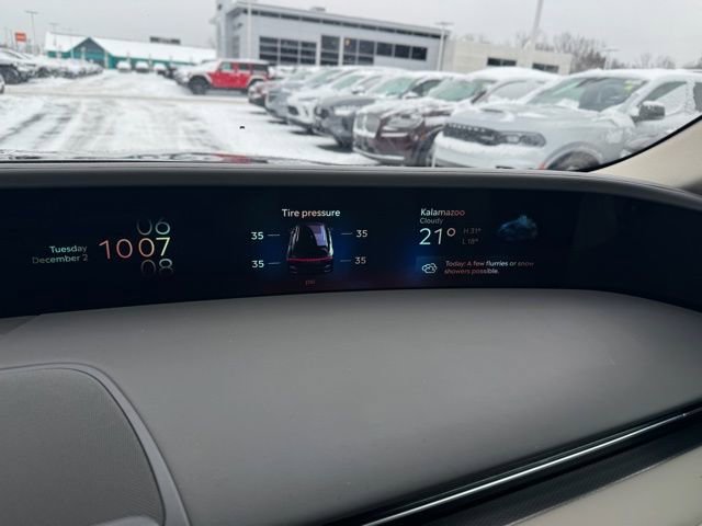 Used 2025 Lincoln Nautilus Premier image 32