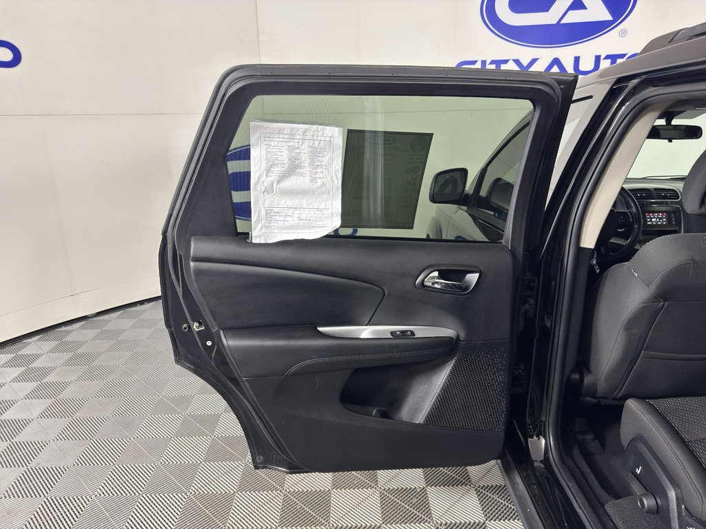 Used 2018 Dodge Journey SE image 27