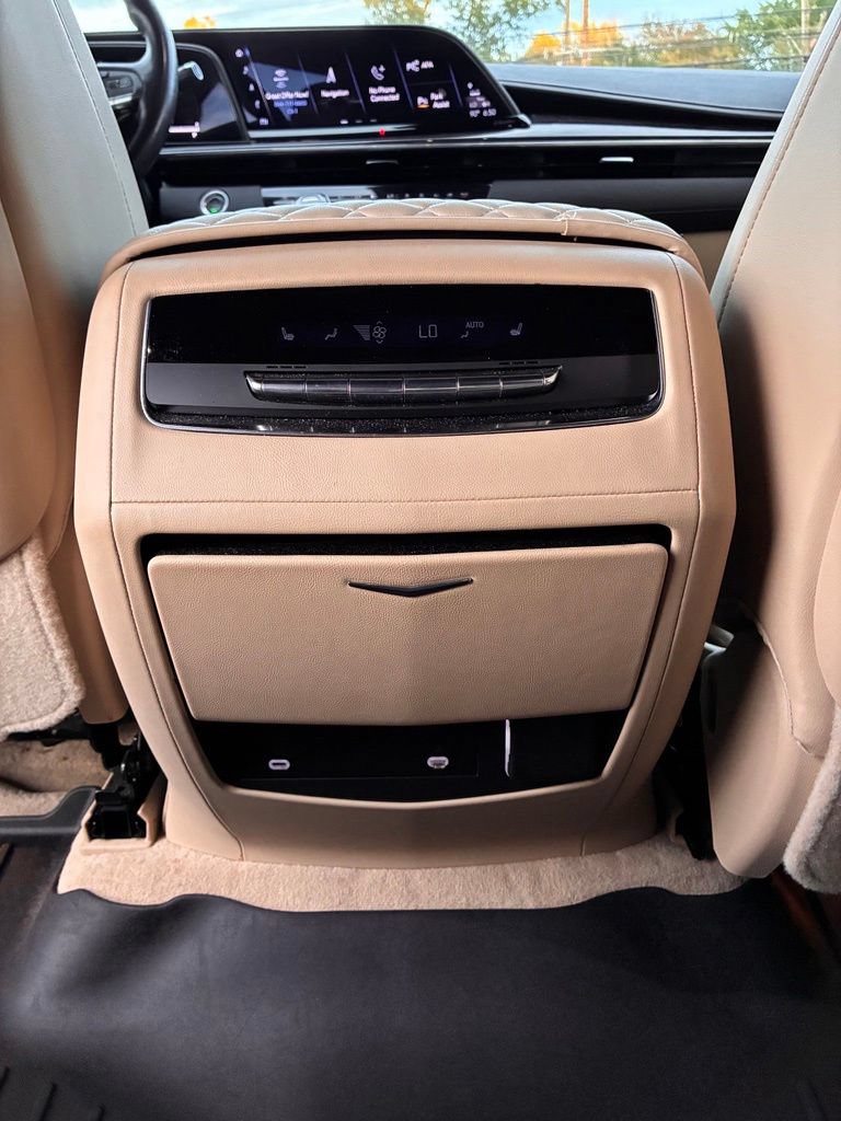 Used 2023 Cadillac Escalade Premium Luxury w/ Performance Package AWD/4WD image 18