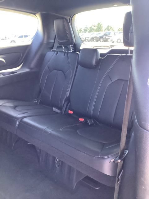 Certified 2025 Chrysler Pacifica Select FWD image 21