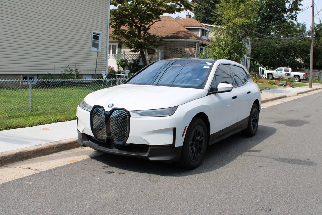 Used 2023 BMW iX xDrive50 AWD/4WD image 3