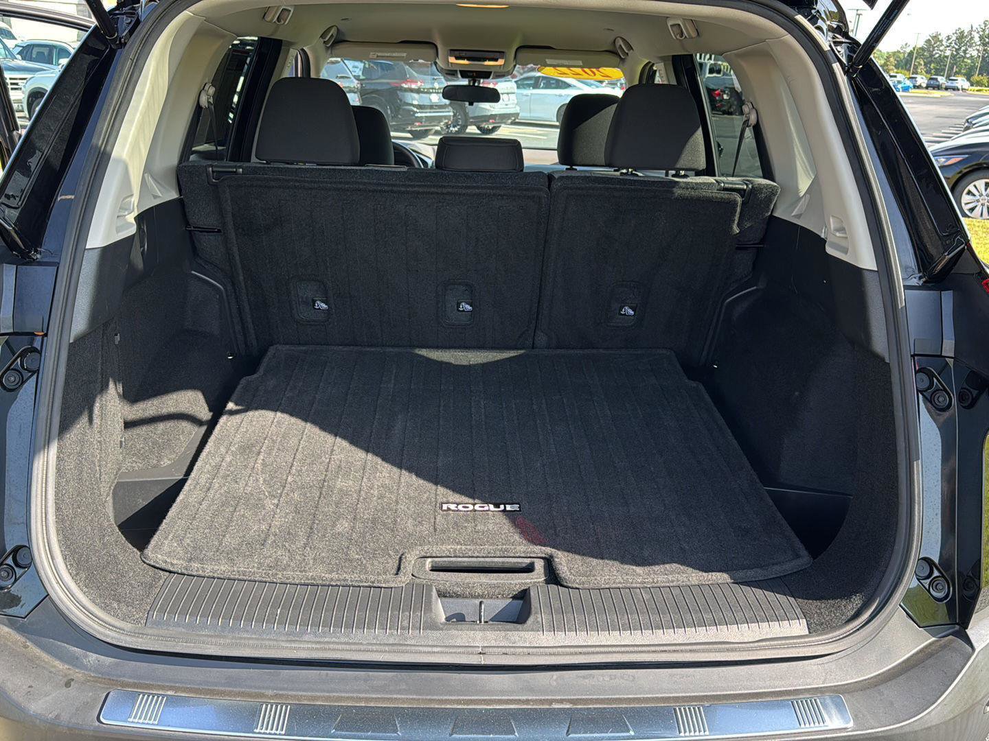 Used 2022 Nissan Rogue SV image 28