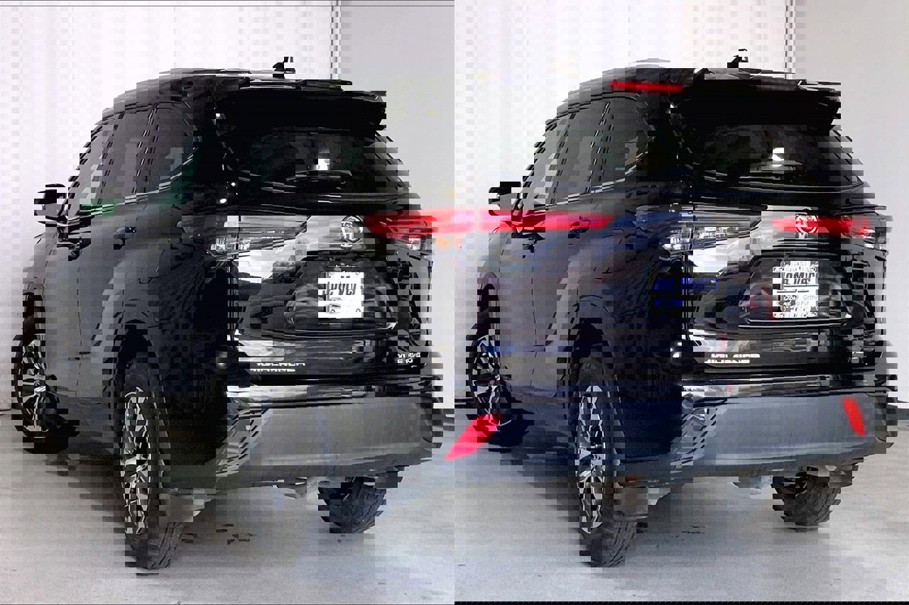 Used 2022 Toyota Highlander XLE image 10