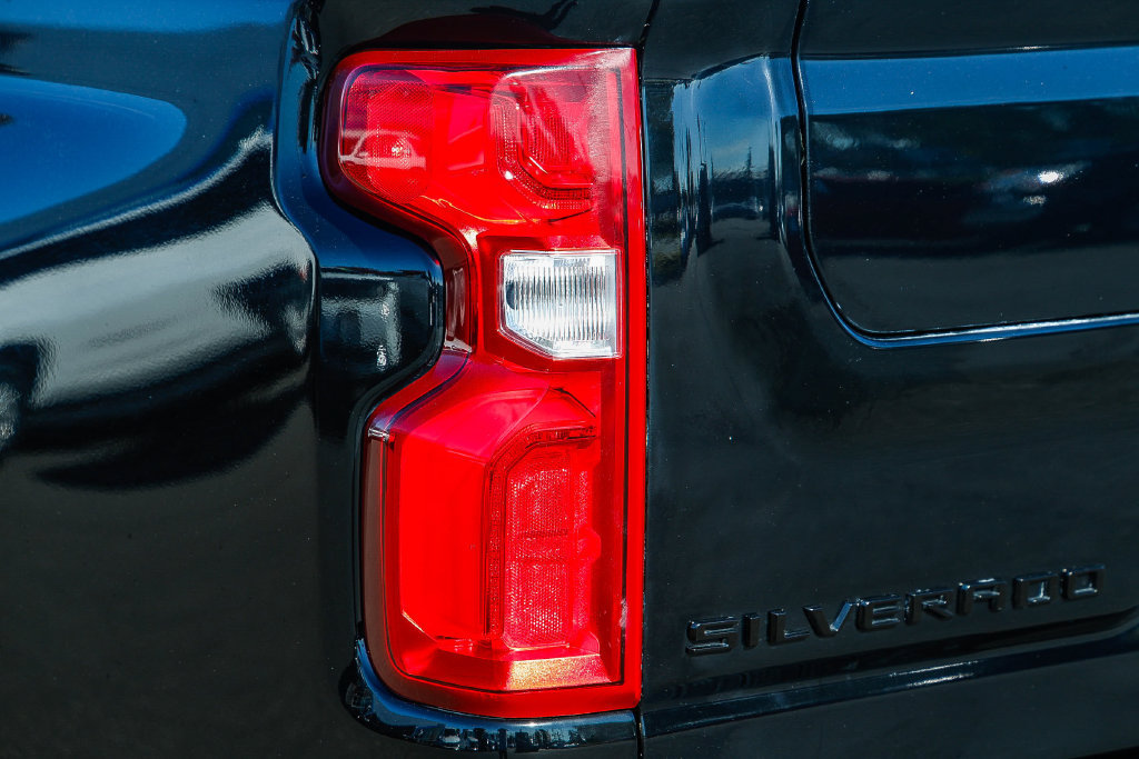 Used 2024 Chevrolet Silverado 3500 High Country w/ Technology Package AWD/4WD image 17