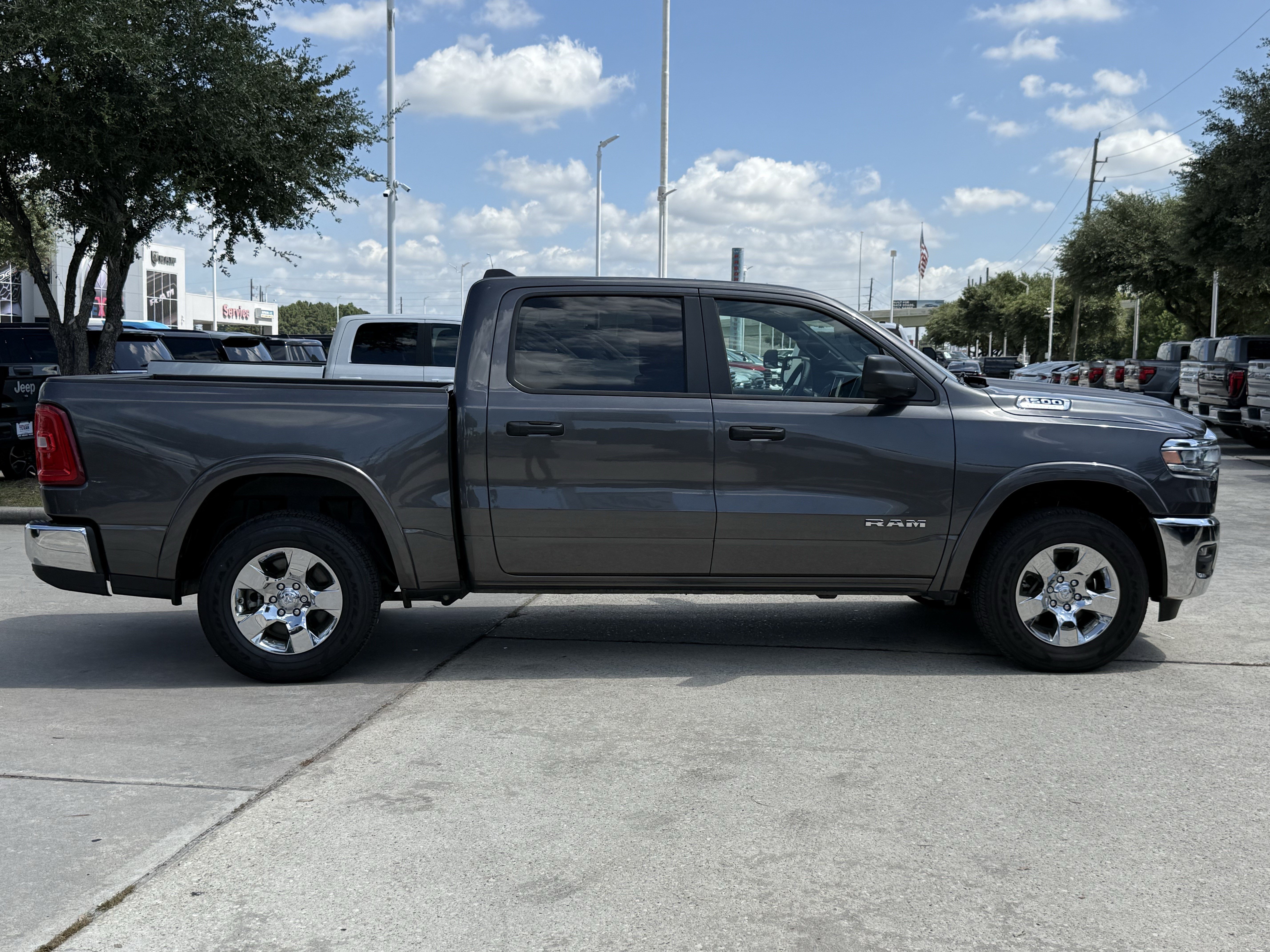 Used 2025 RAM 1500 Big Horn AWD/4WD image 3