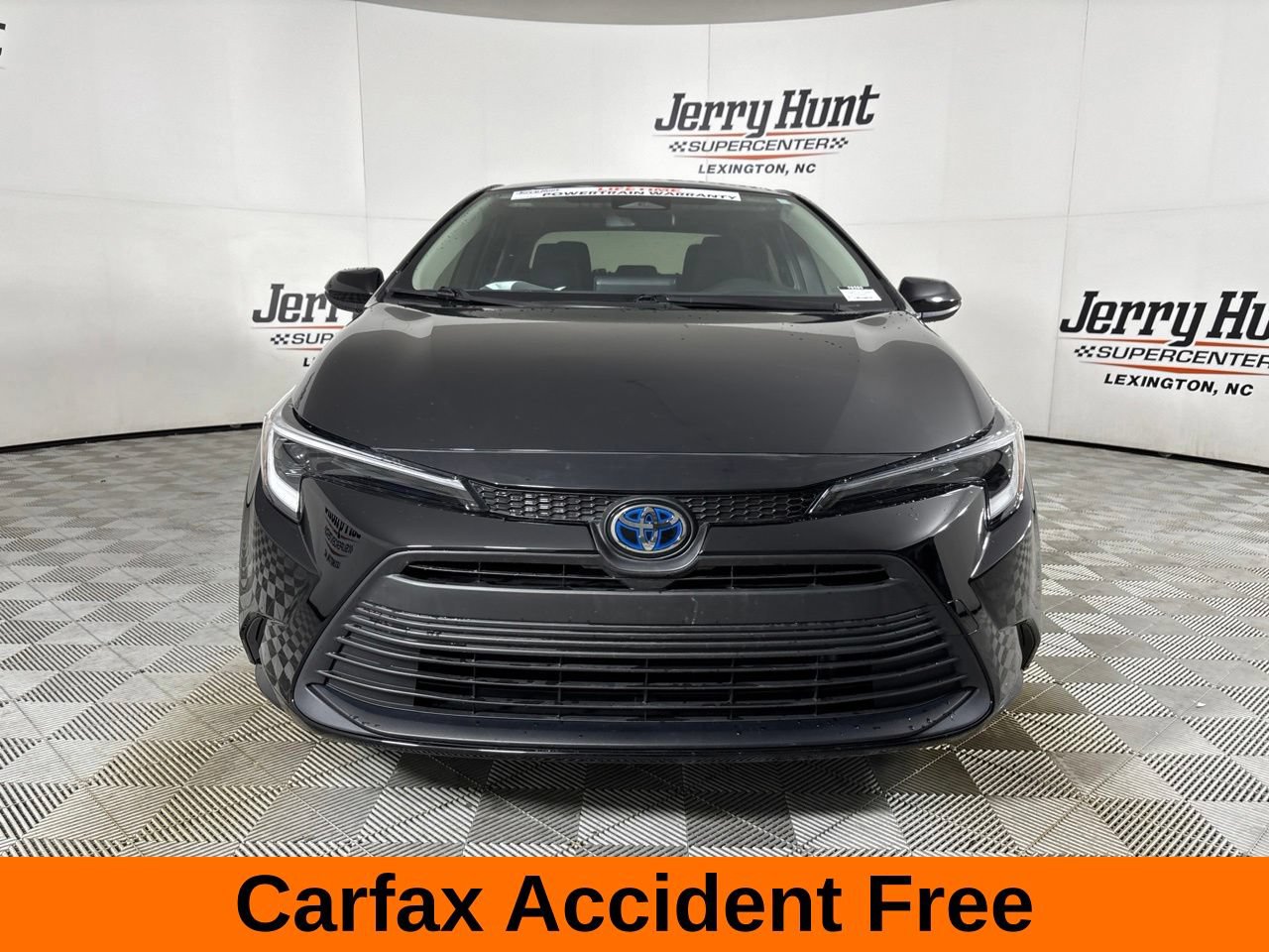 Used 2024 Toyota Corolla LE FWD image 3