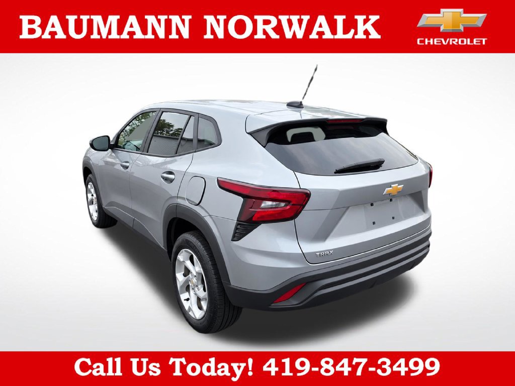 Used 2024 Chevrolet Trax LS w/ LS Convenience Package FWD image 15