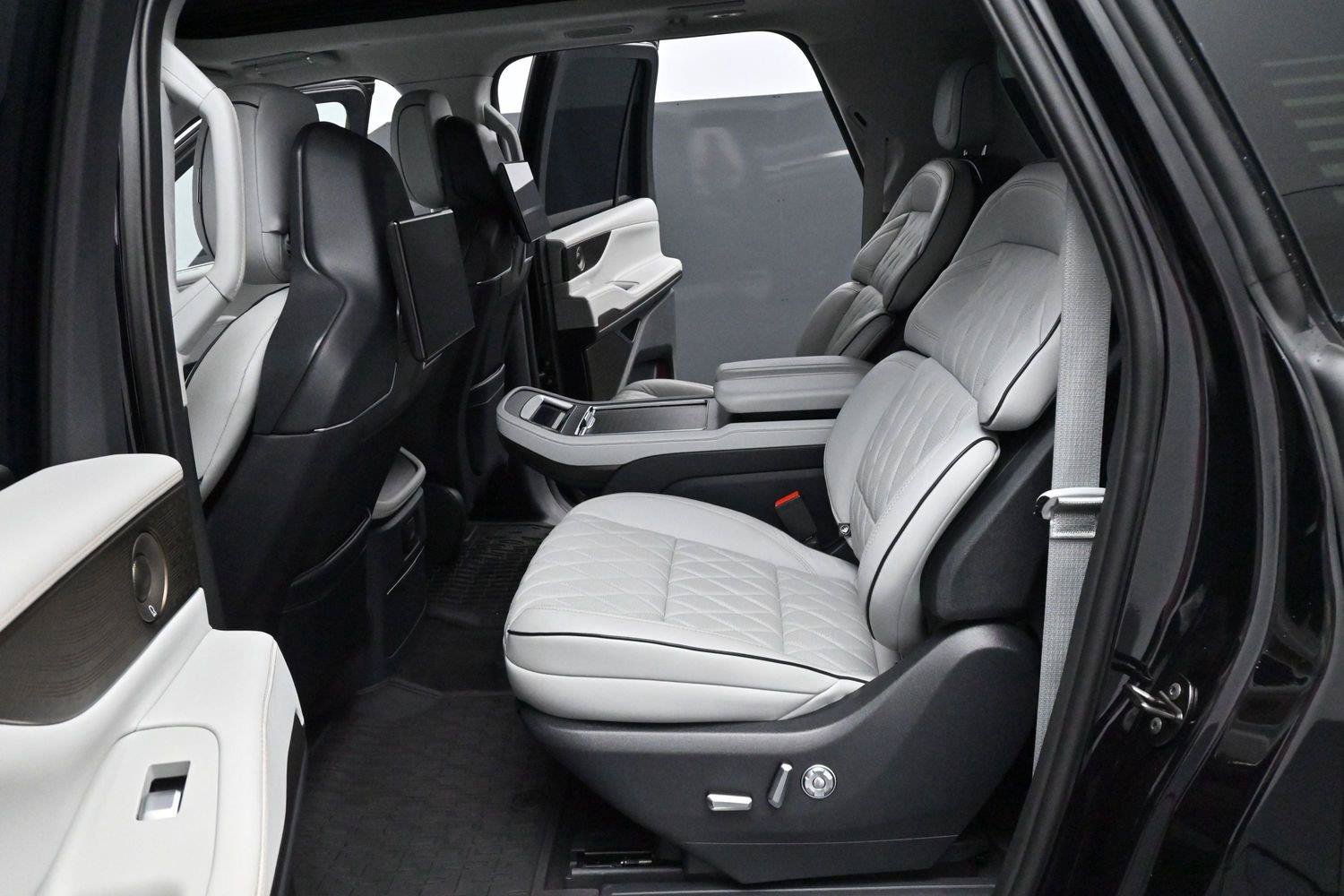 Used 2026 Lincoln Navigator L Black Label AWD/4WD image 36