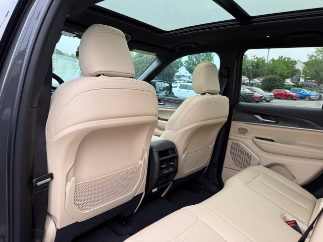 New 2026 Jeep Grand Cherokee Limited w/ Trailer Tow Package AWD/4WD image 29