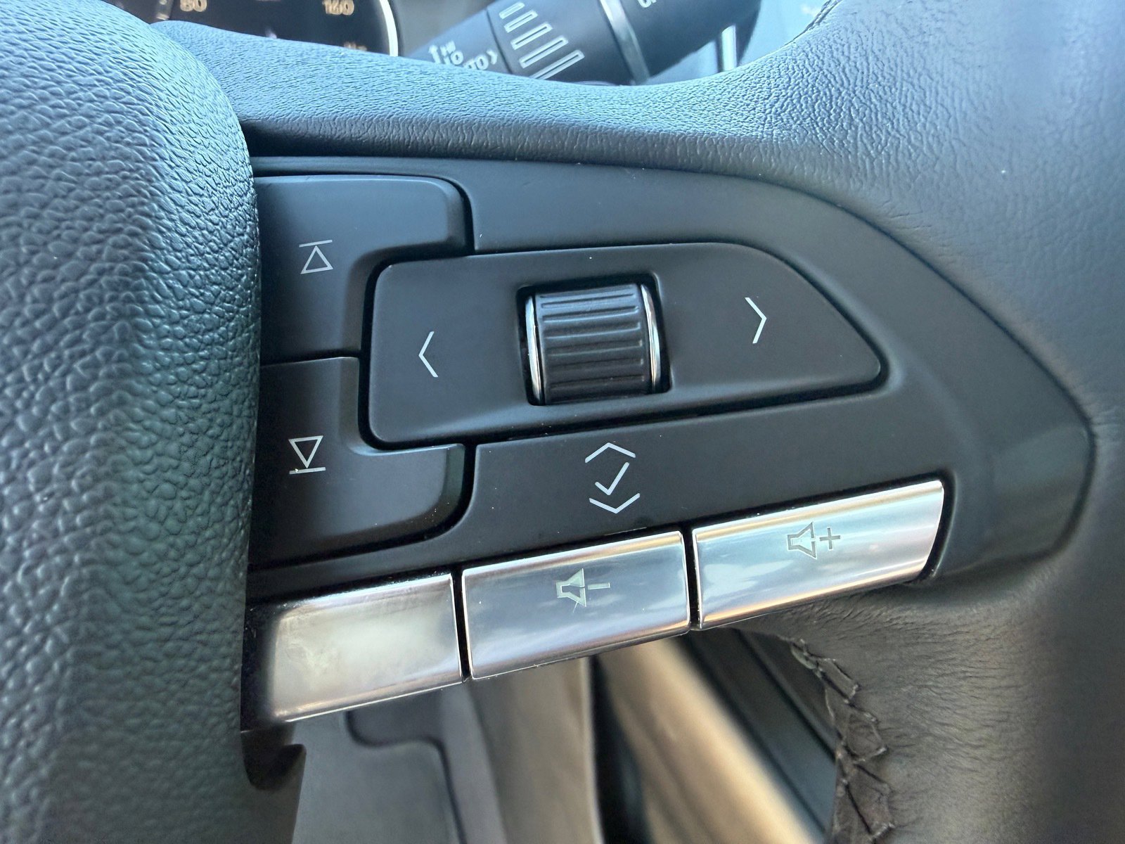 Used 2020 Cadillac XT4 Premium Luxury w/ Driver Awareness Package image 14