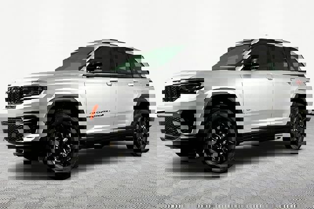 New 2025 Jeep Grand Cherokee Laredo image 1