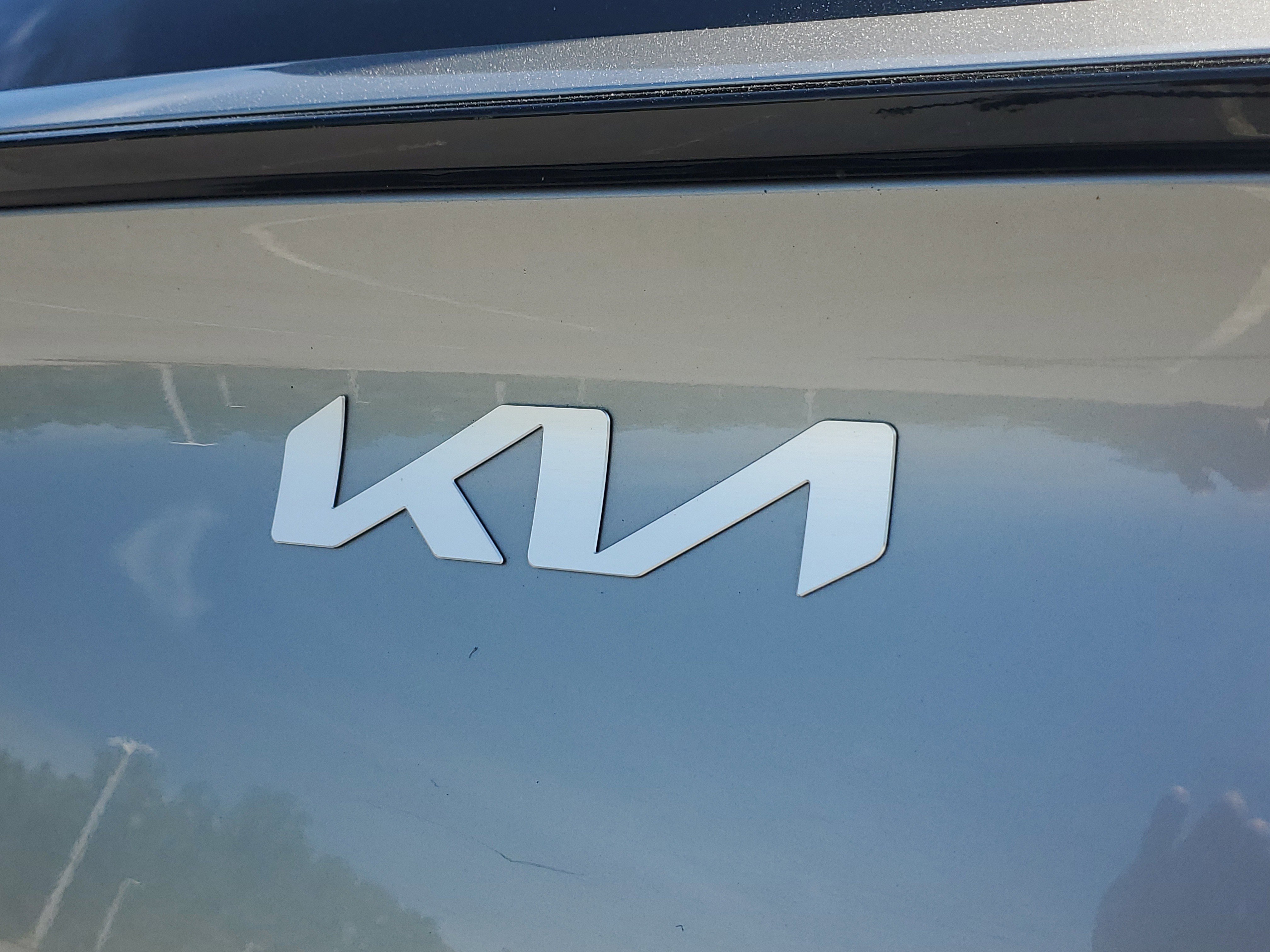 Used 2025 Kia Sportage LX image 7