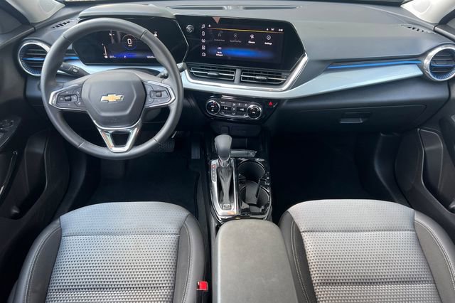 Used 2025 Chevrolet Trax LT w/ LT Convenience Package image 15