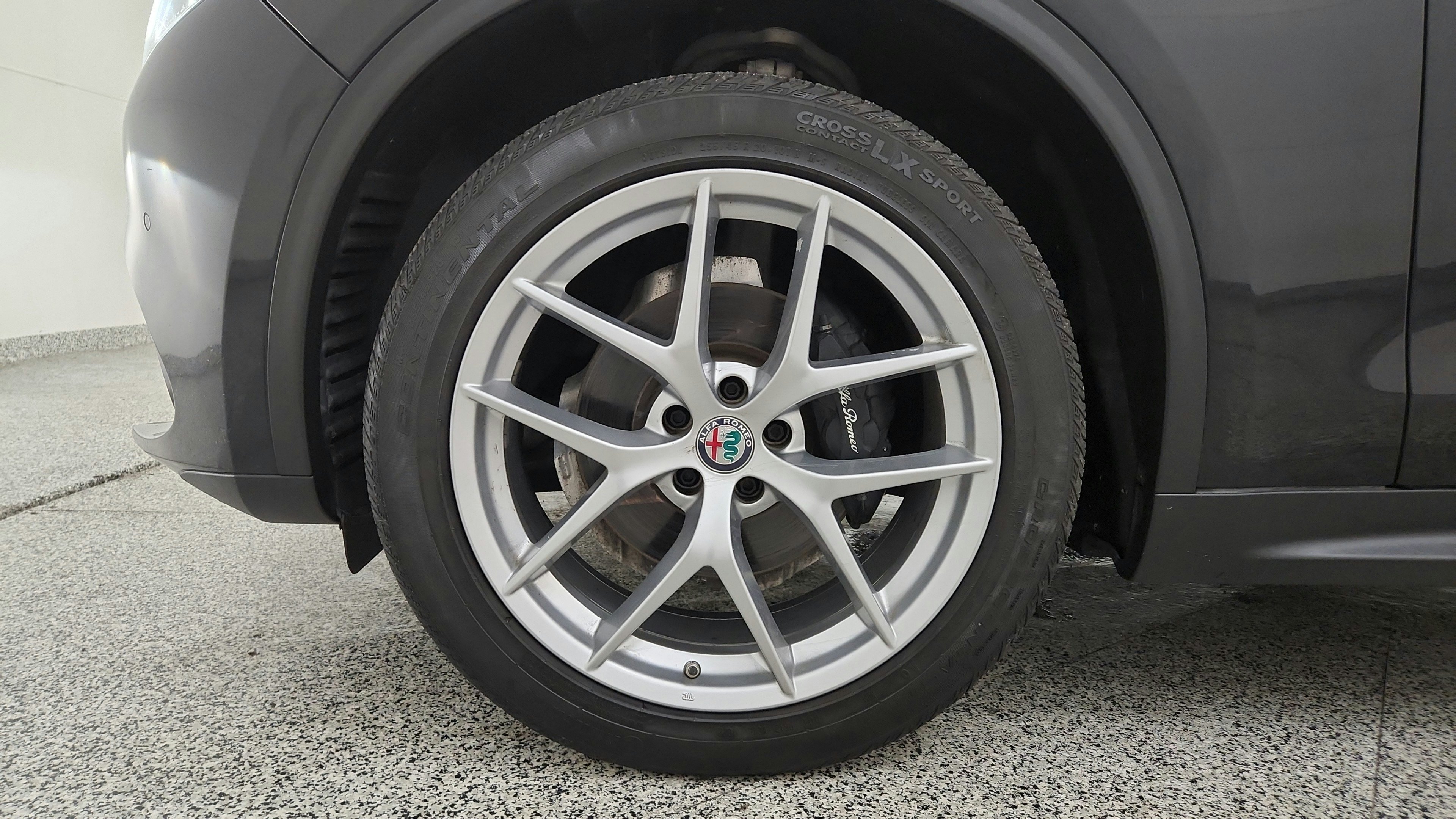 Used 2018 Alfa Romeo Stelvio Ti AWD/4WD image 38