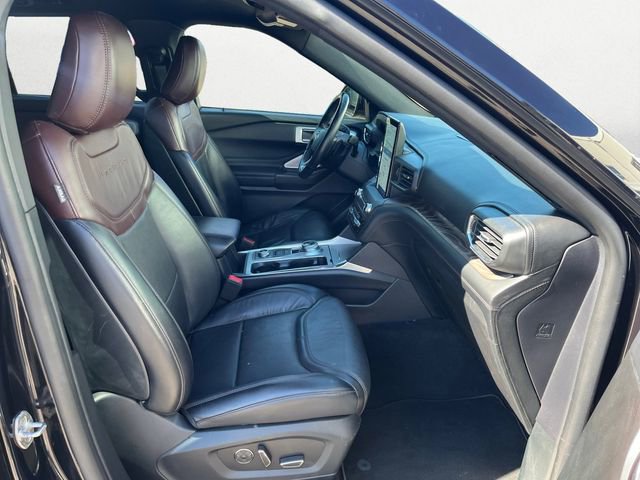 Used 2020 Ford Explorer Platinum w/ Premium Technology Package image 16