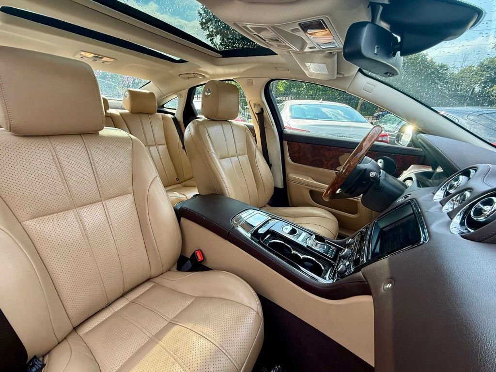 Used 2015 Jaguar XJ AWD image 28