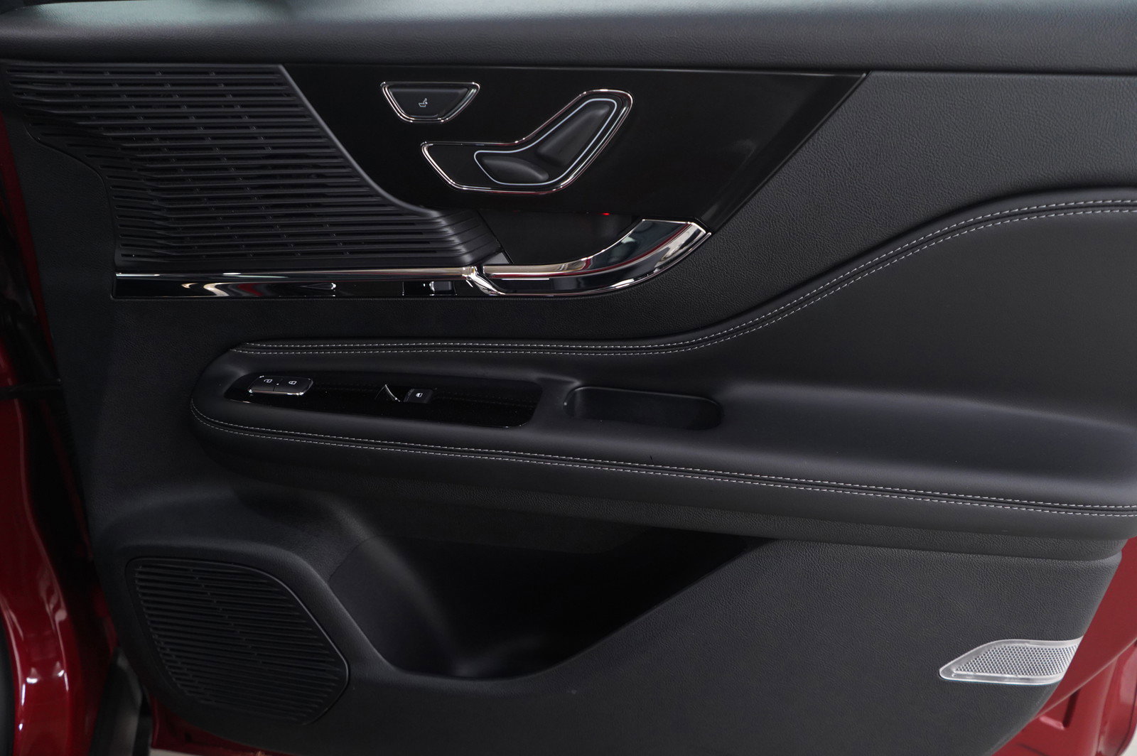 Used 2022 Lincoln Corsair Reserve w/ Elements Package image 9