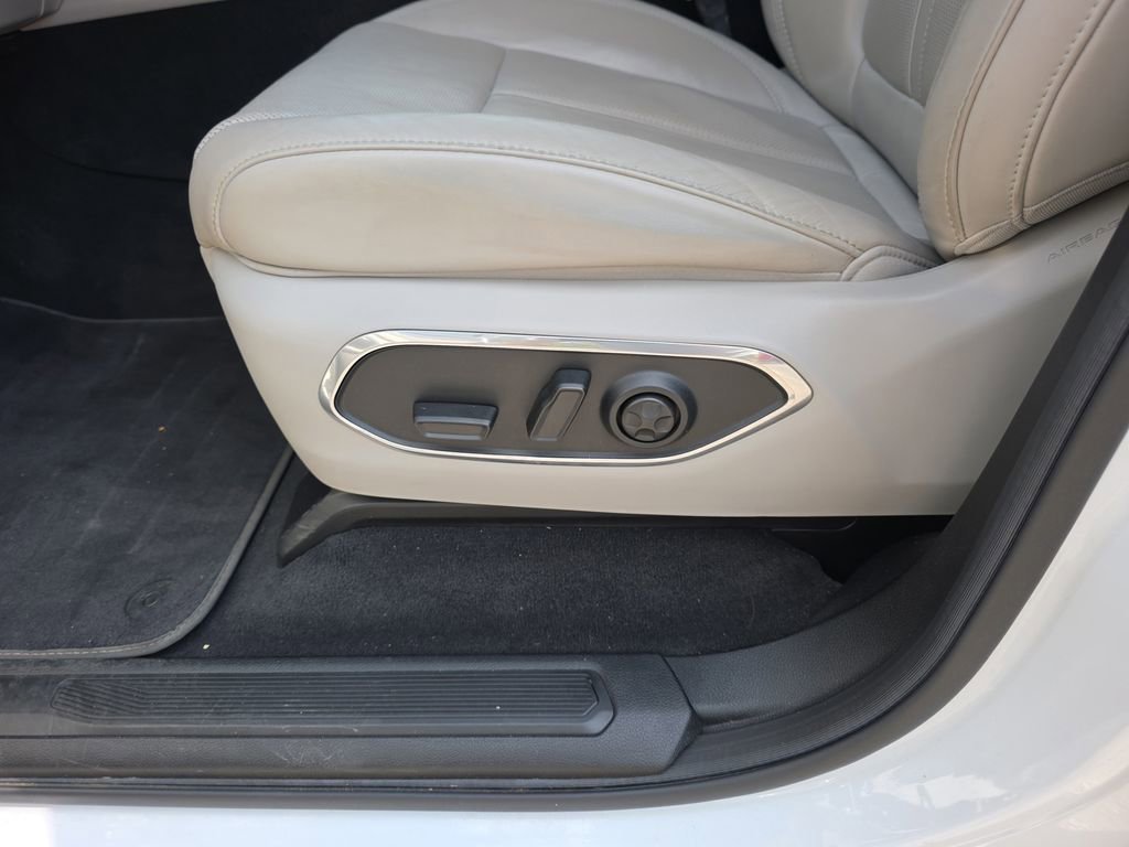 Used 2022 Jeep Wagoneer Series III w/ Flexible Seating Group image 13