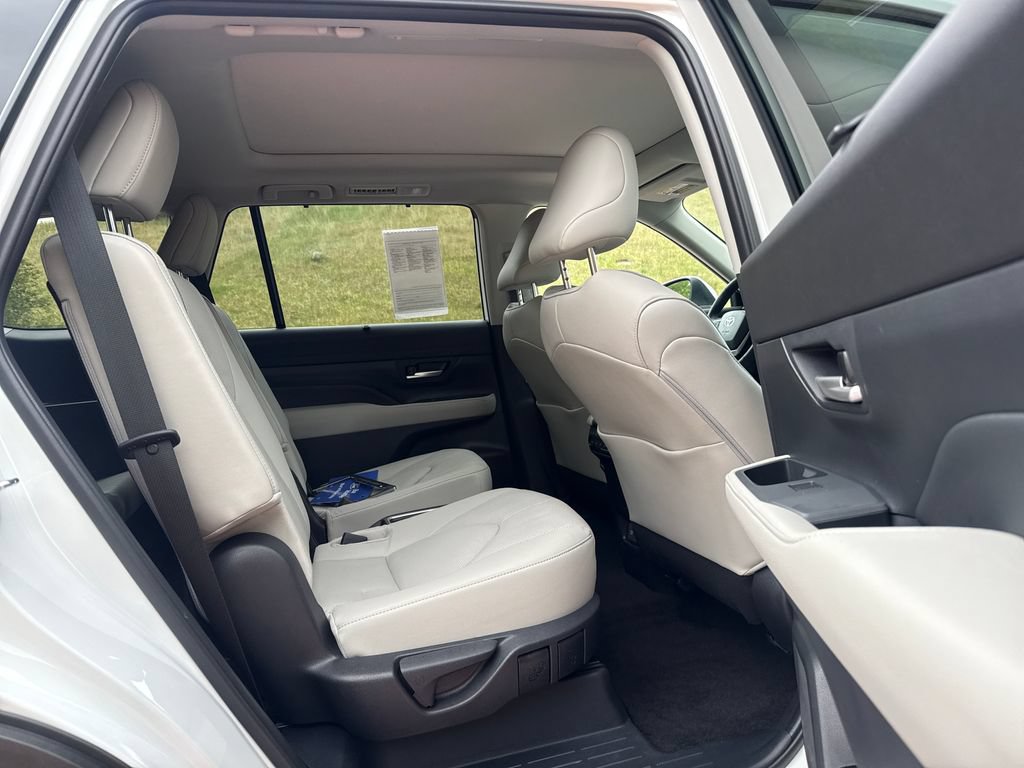 Used 2026 Toyota Grand Highlander AWD image 25