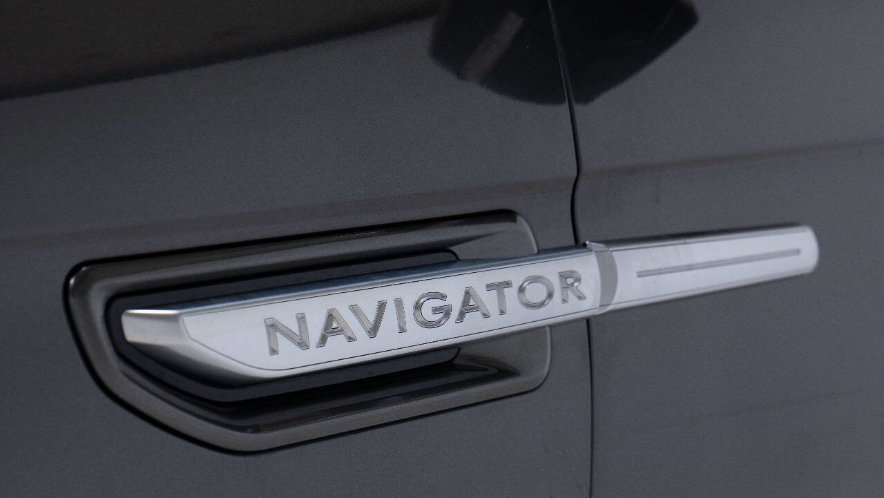 Used 2018 Lincoln Navigator Reserve w/ Technology Package image 17