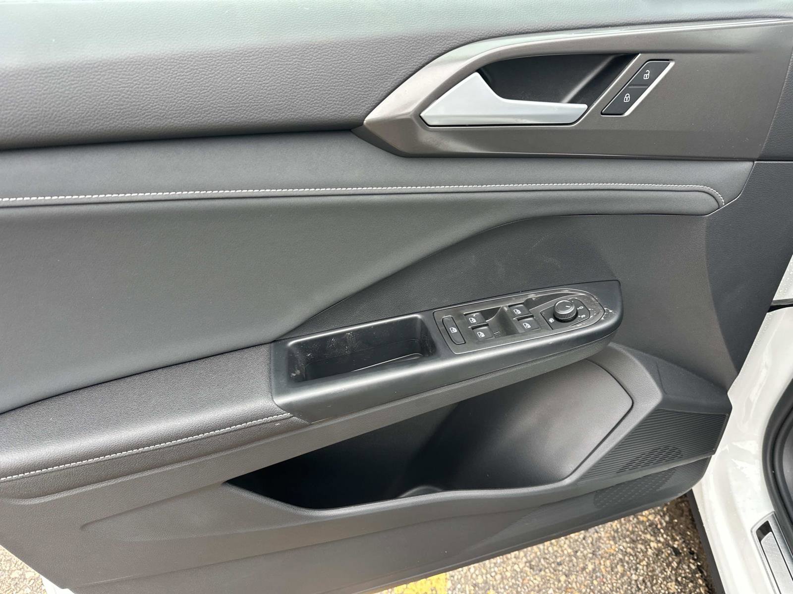 New 2026 Volkswagen Taos SE image 15