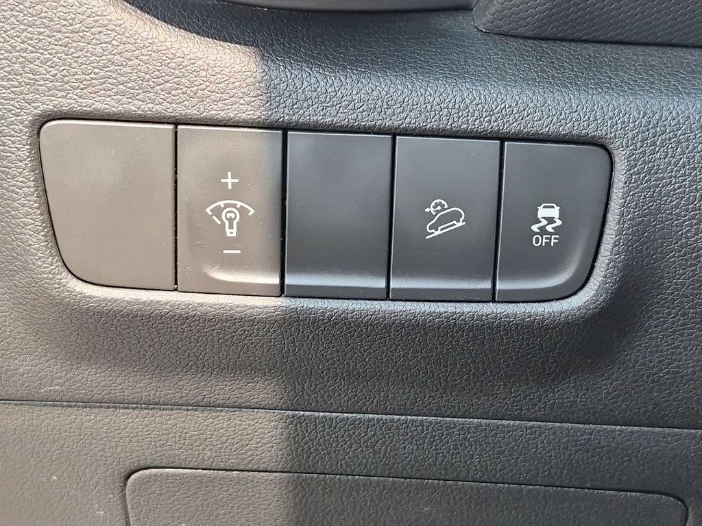 Certified 2022 Hyundai Kona SEL AWD/4WD image 15