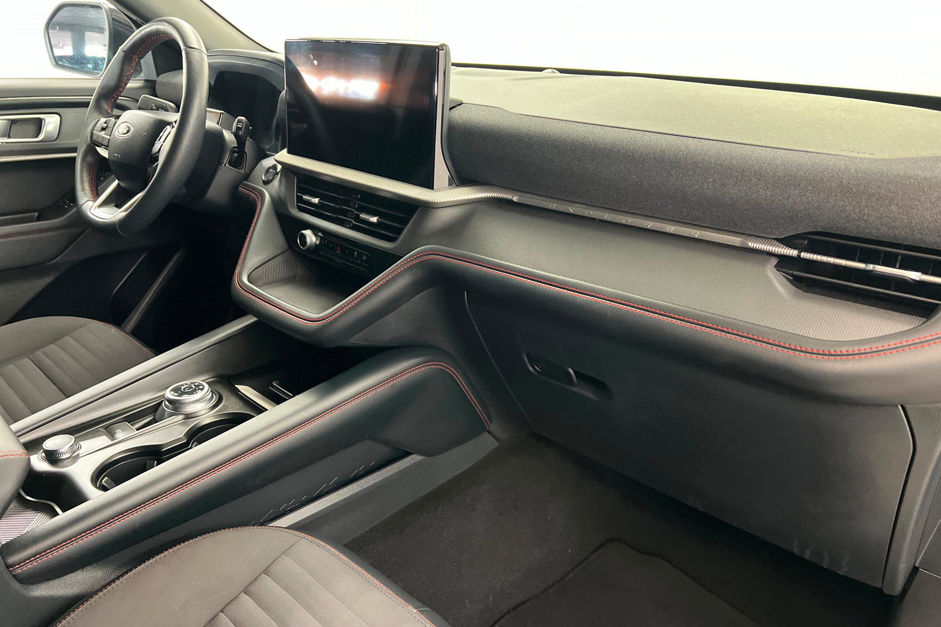 Used 2025 Ford Explorer ST-Line image 25