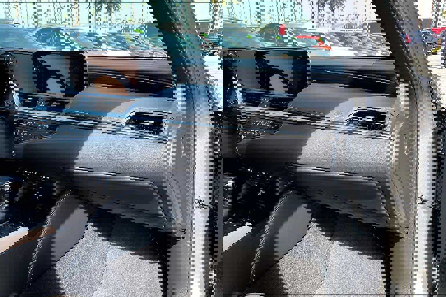 Used 2019 Lexus ES 350 Ultra Luxury w/ Accessory Package image 18