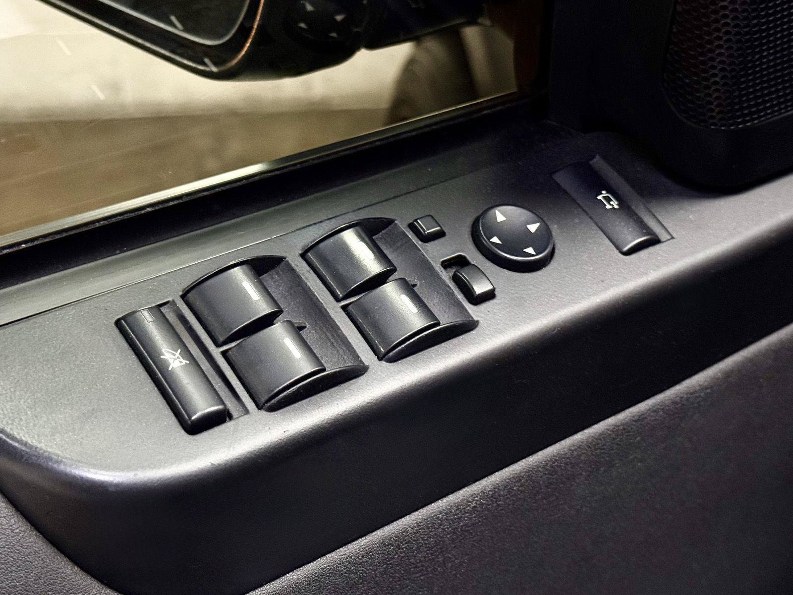 Used 2011 Land Rover Range Rover Supercharged AWD/4WD image 13