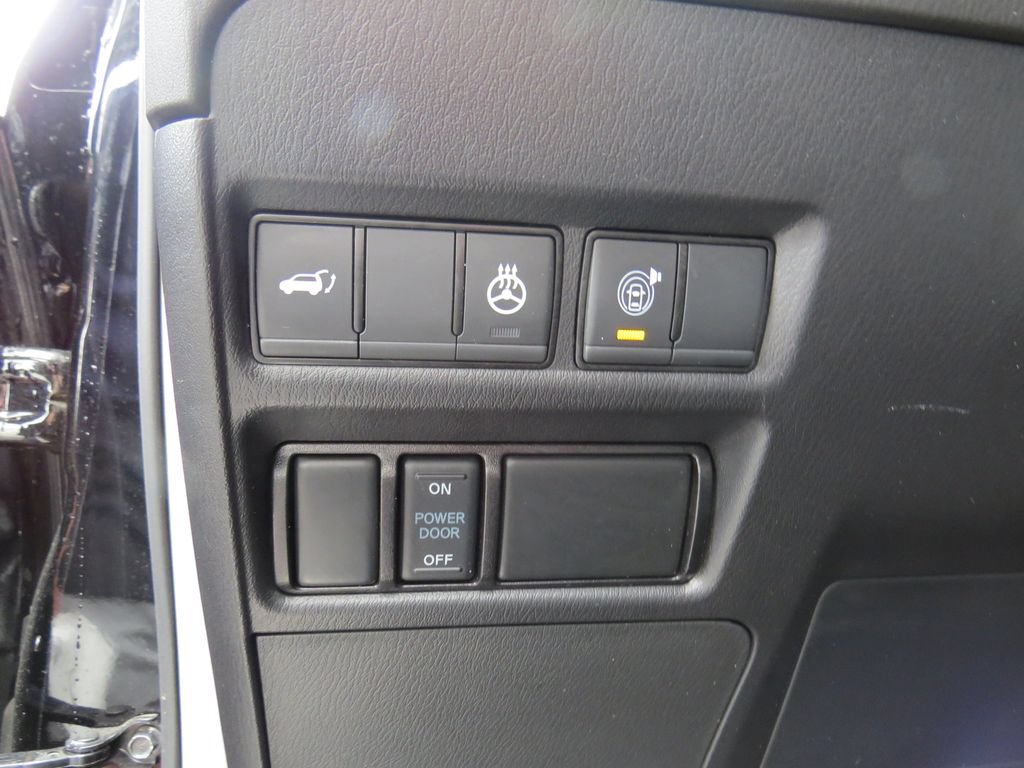 Used 2023 Nissan Armada SL w/ Captain's Chairs Package RWD image 25
