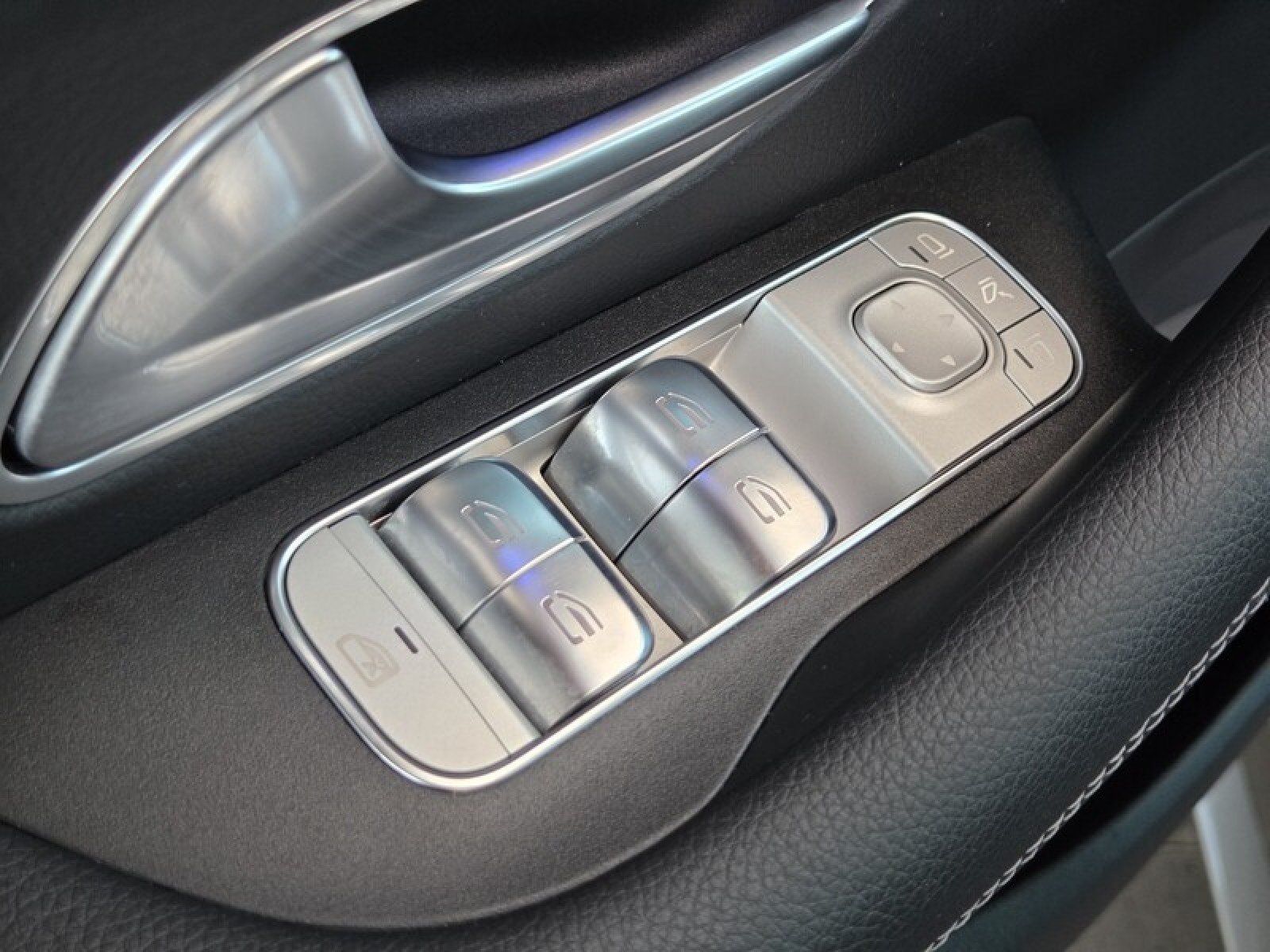 Certified 2025 Mercedes-Benz GLE 580 4MATIC image 24