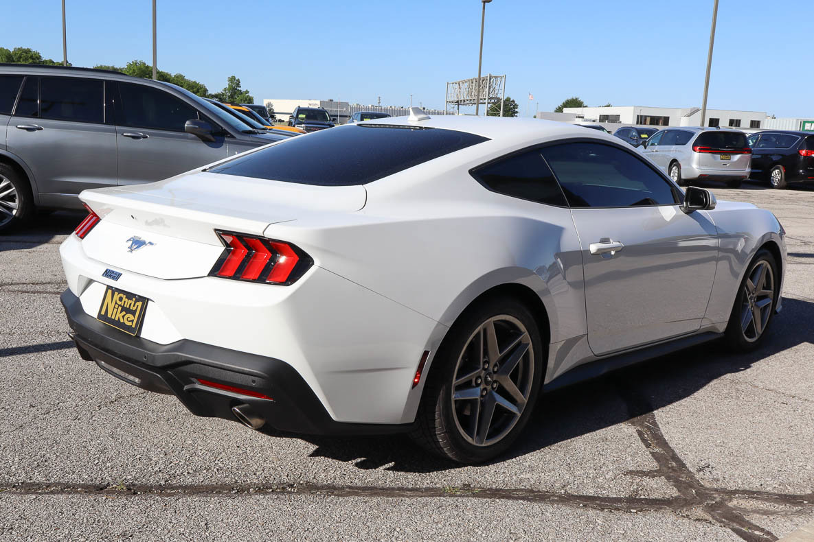 Used 2024 Ford Mustang Coupe RWD image 4