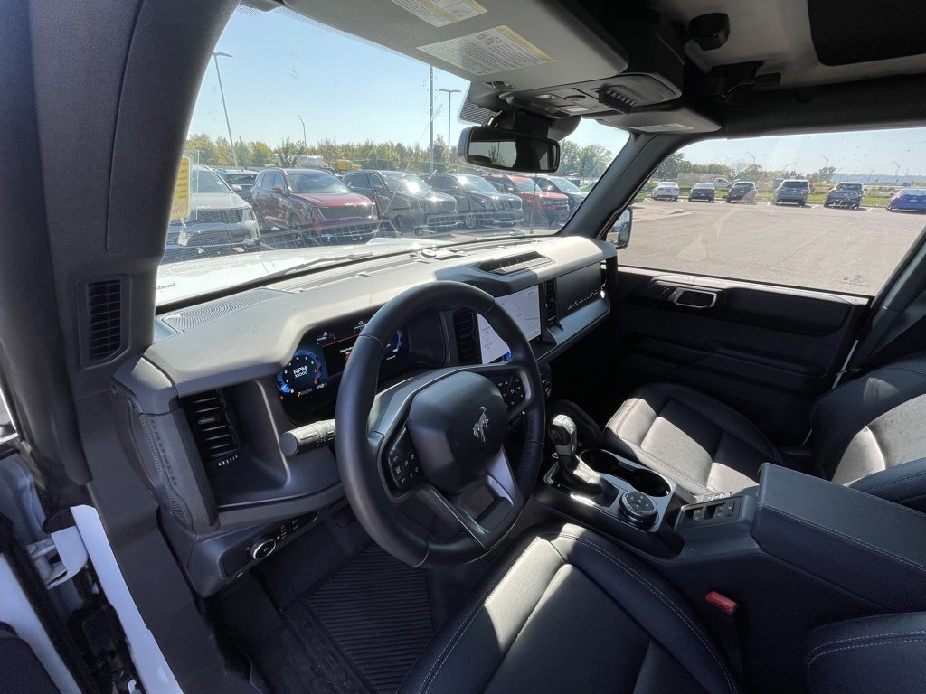 Used 2025 Ford Bronco Badlands image 9