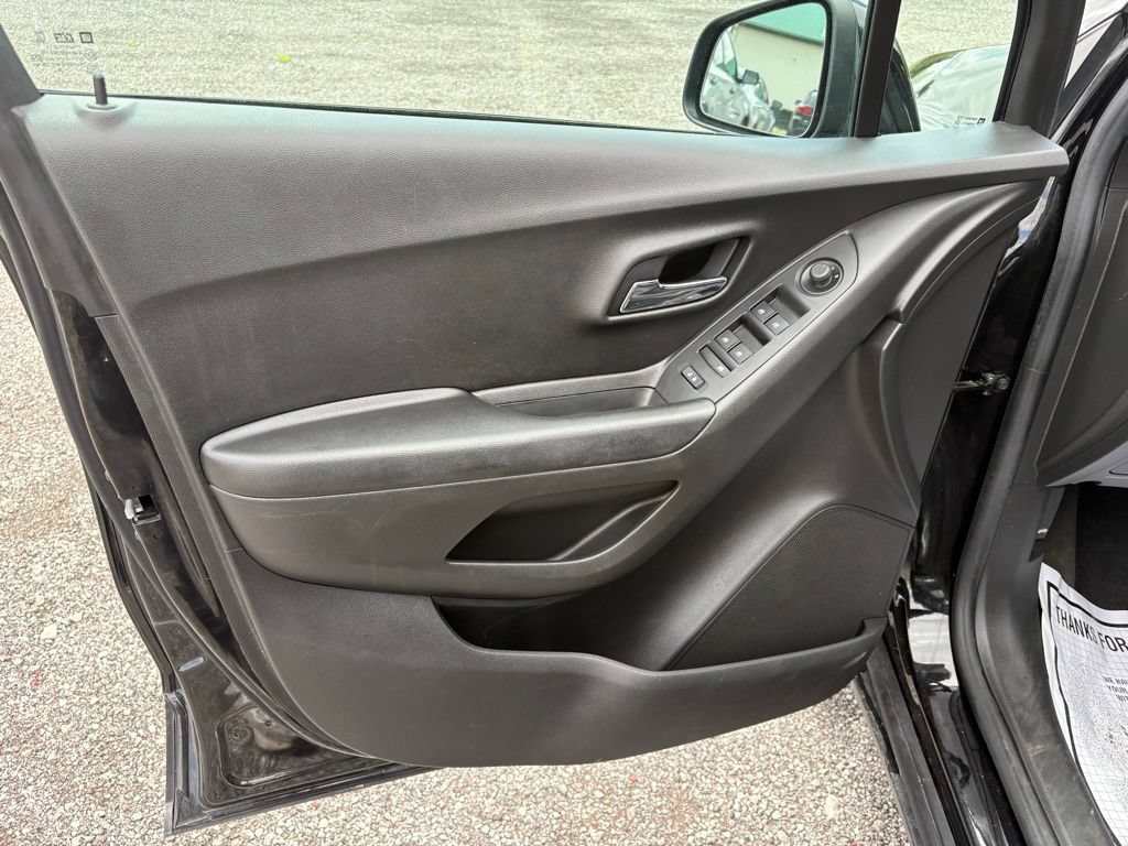 Used 2021 Chevrolet Trax LS w/ Tint and Cruise Package FWD image 8