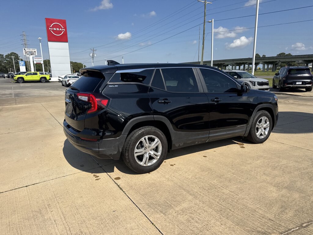 Used 2024 GMC Terrain SLE w/ LPO, Floor Liner Package image 11