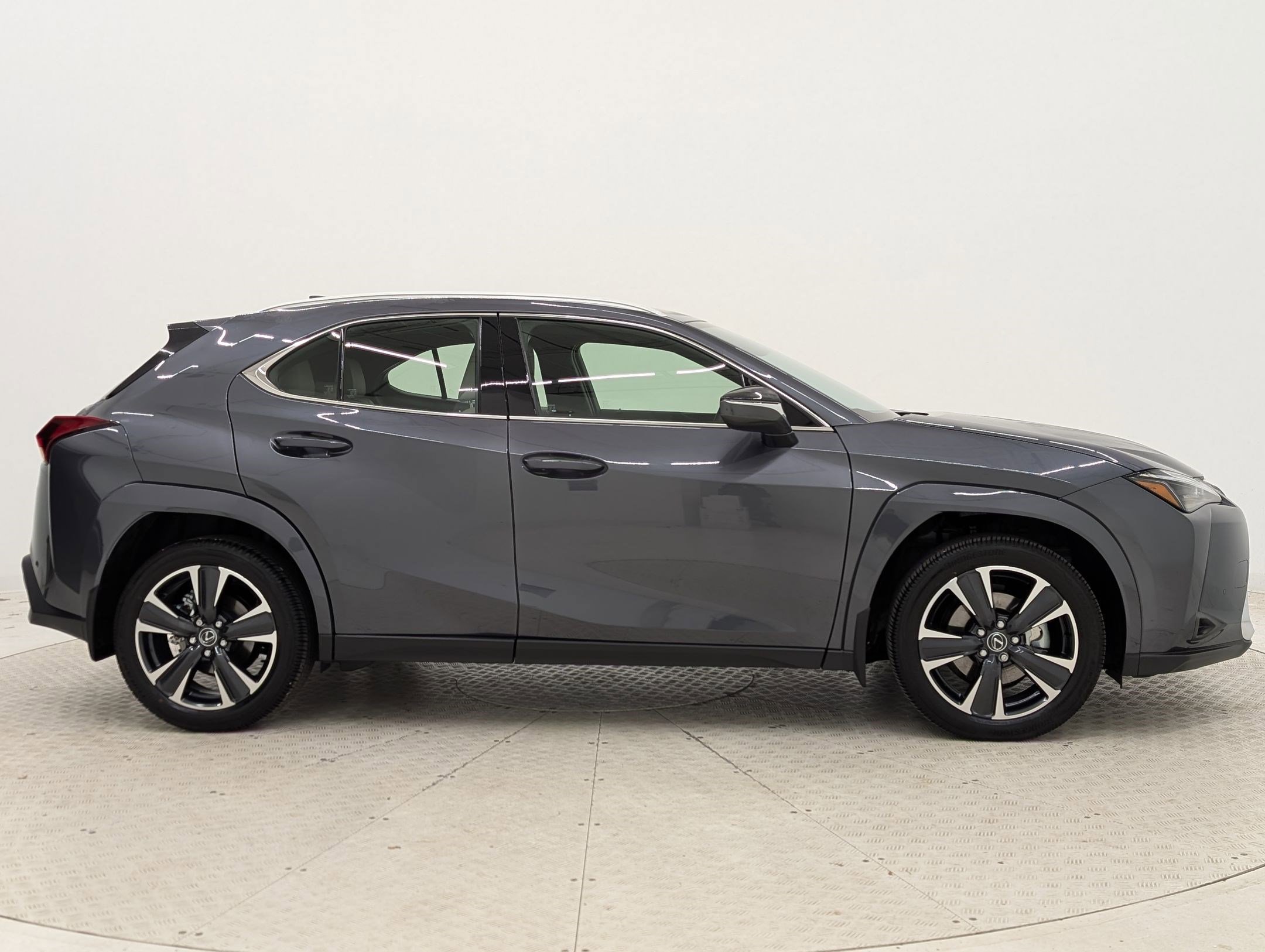 Used 2025 Lexus UX 300h FWD image 8