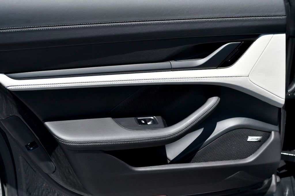 Used 2020 Porsche Taycan 4S image 34