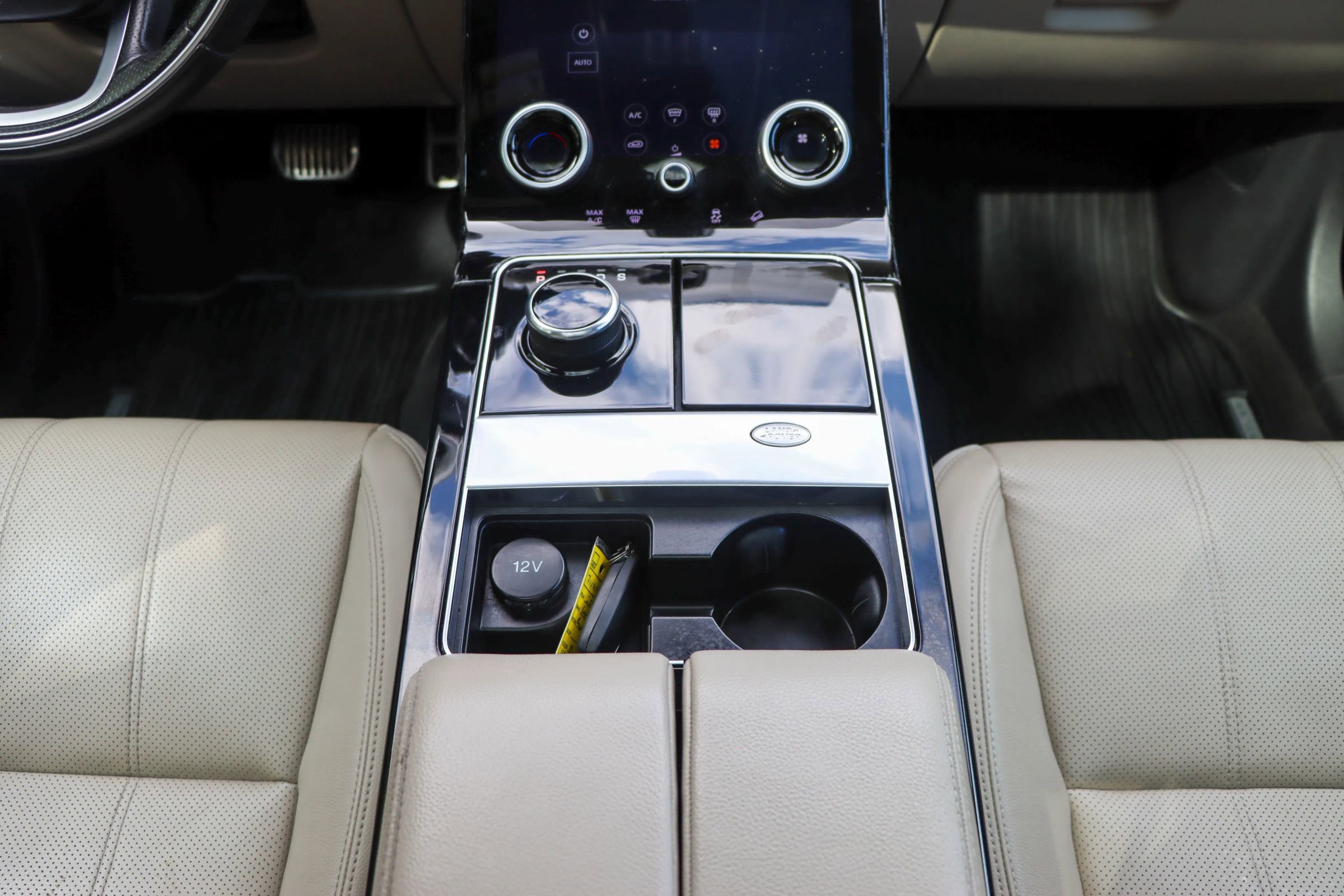 Used 2018 Land Rover Range Rover Velar R-Dynamic SE AWD/4WD image 27