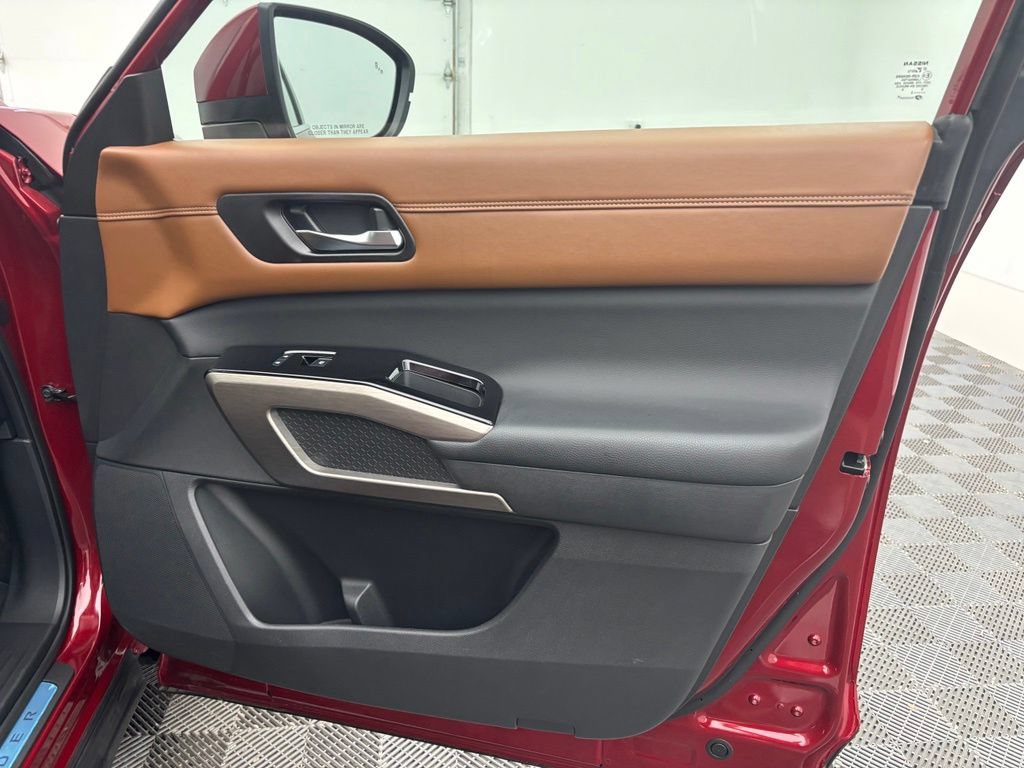 Used 2023 Nissan Pathfinder Platinum AWD/4WD image 33